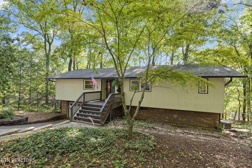 Photo of 105 Trevecca Lane, Oak Ridge, TN 37830 (MLS # 1318460)