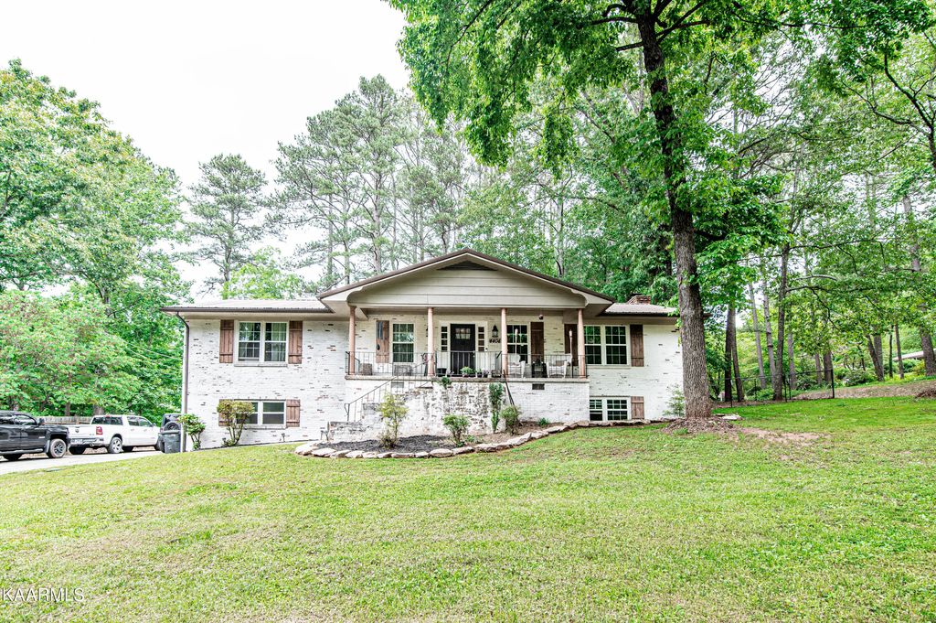 Photo of 4404 Woodbine Rd, Louisville, TN 37777 (MLS # 1226962)