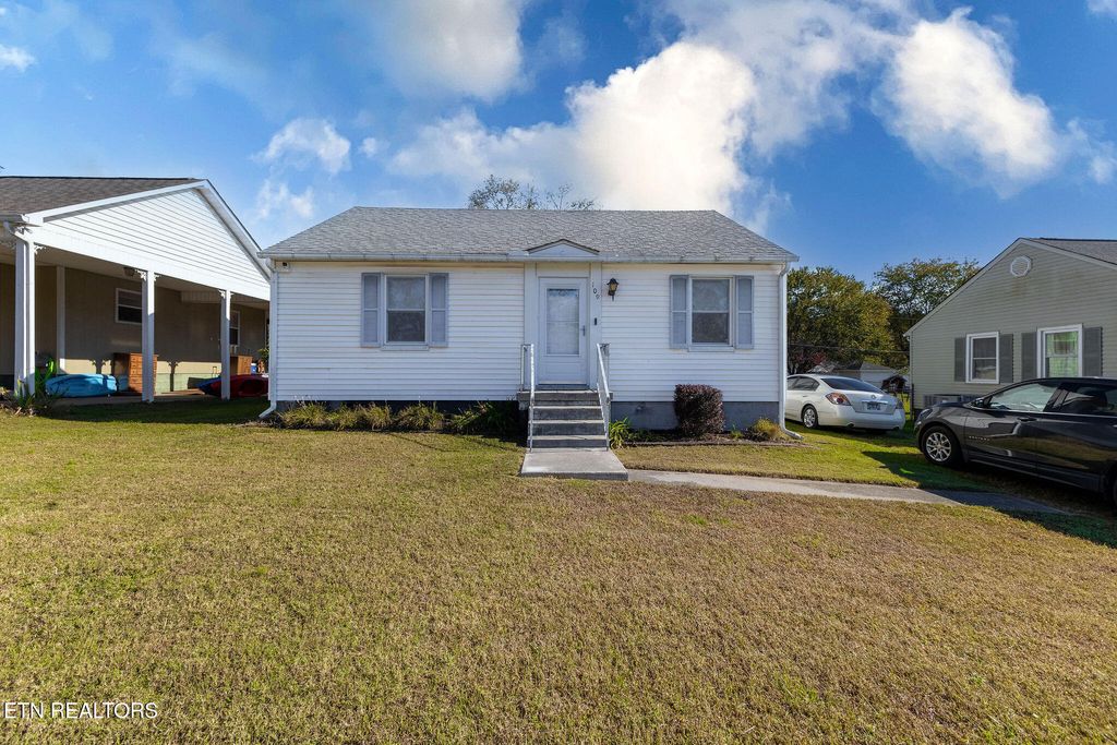 Photo of 109 Lee Drive, Lenoir City, TN 37771 (MLS # 1320748)