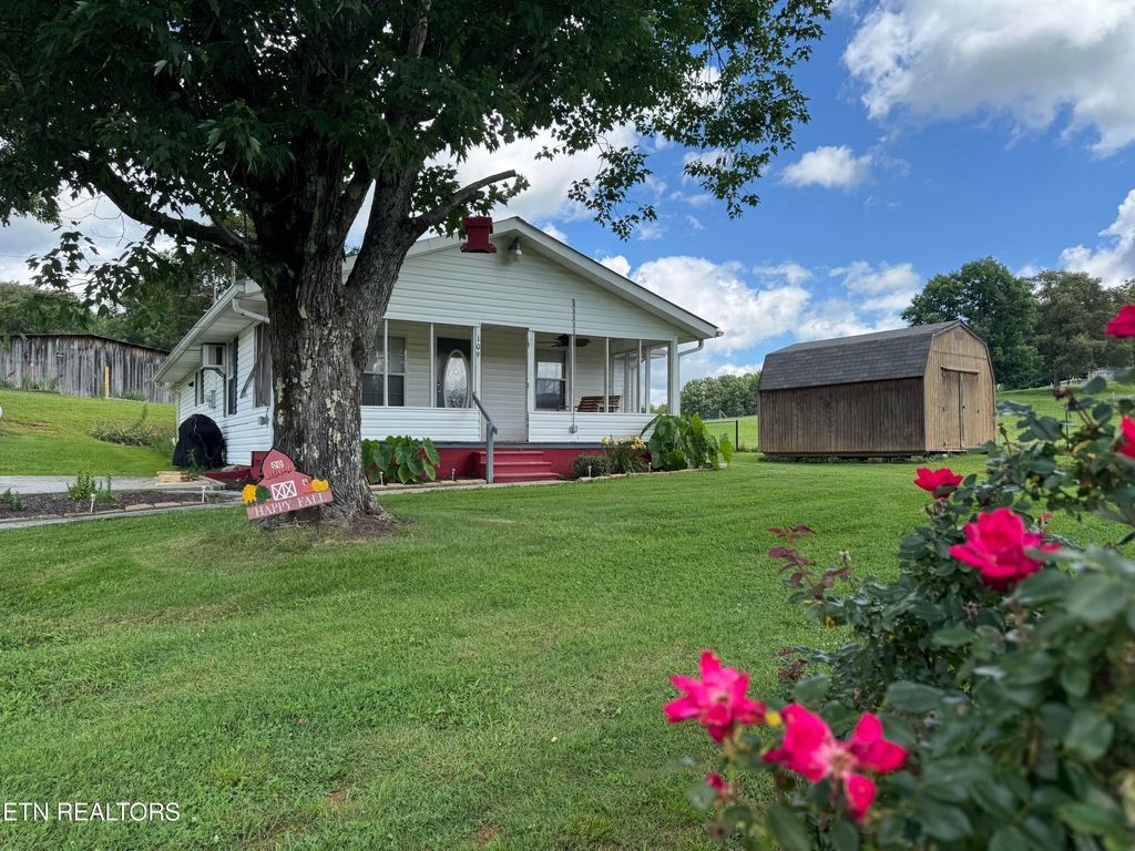 Photo of 109 Henry Mayfield Rd, Tellico Plains, TN 37385 (MLS # 1305284)