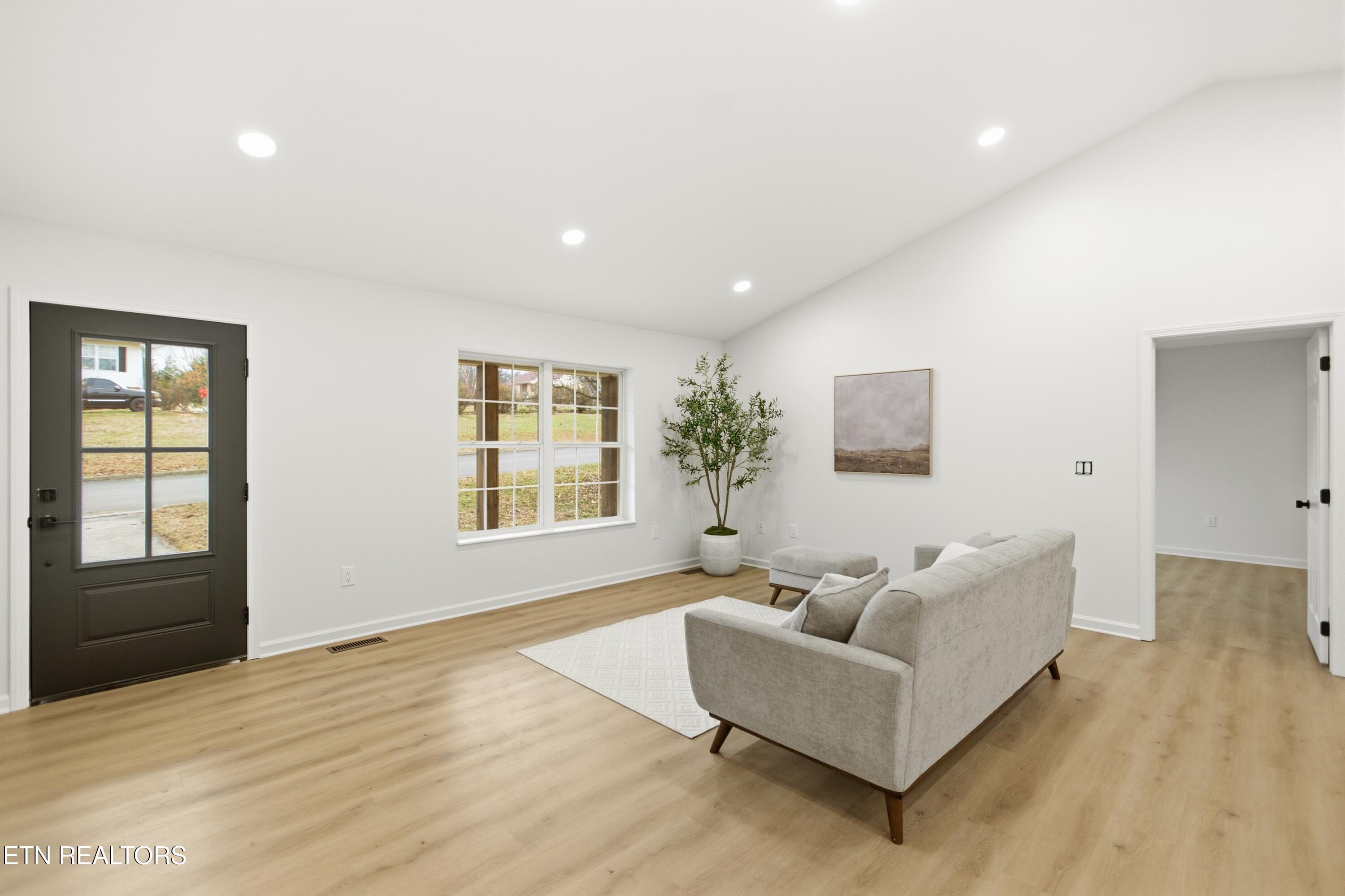 805 farnsworth Court