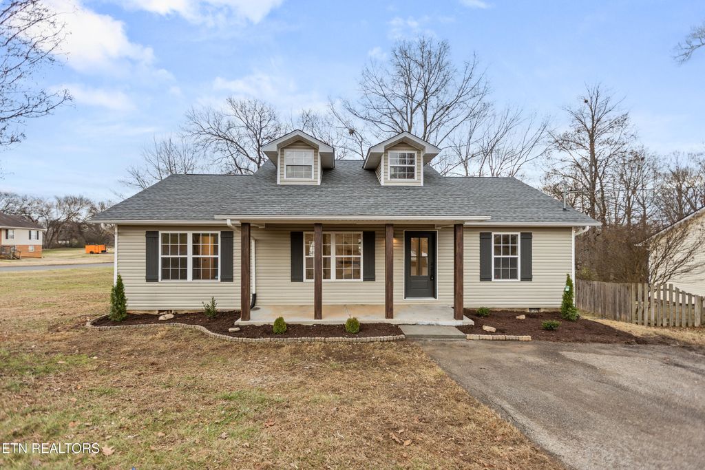 Photo of 805 farnsworth Court, Strawberry Plains, TN 37871 (MLS # 1324785)