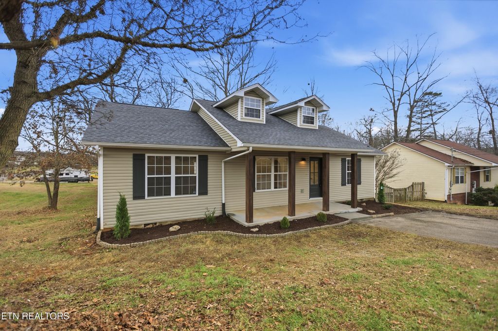 Photo of 805 farnsworth Court, Strawberry Plains, TN 37871 (MLS # 1324785)