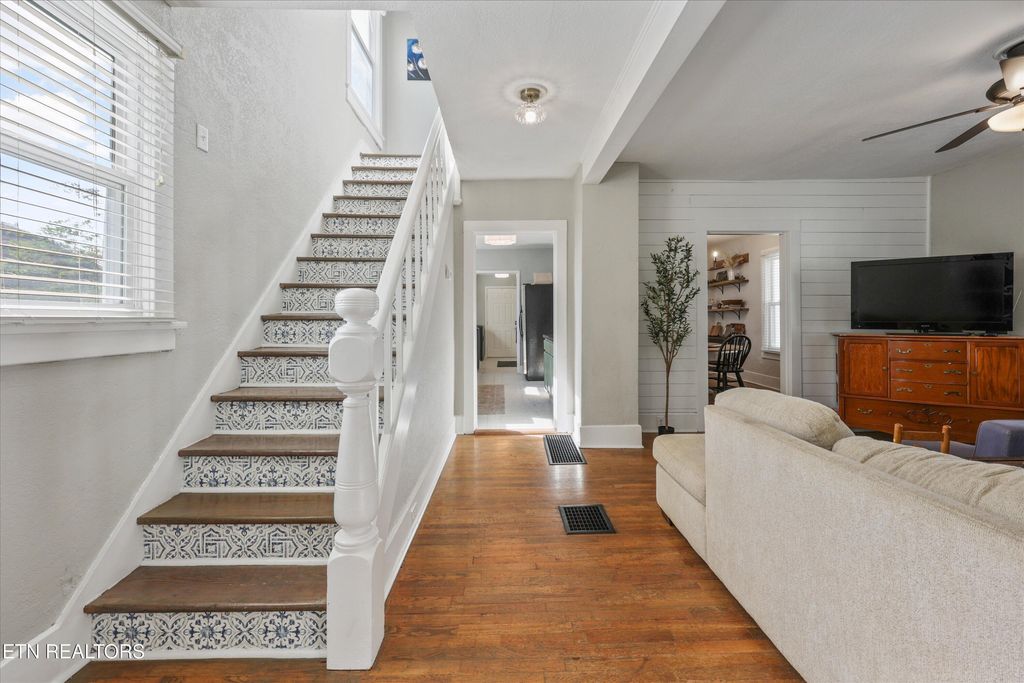 Photo of 266 W Lincoln Rd, Alcoa, TN 37701 (MLS # 1338238)