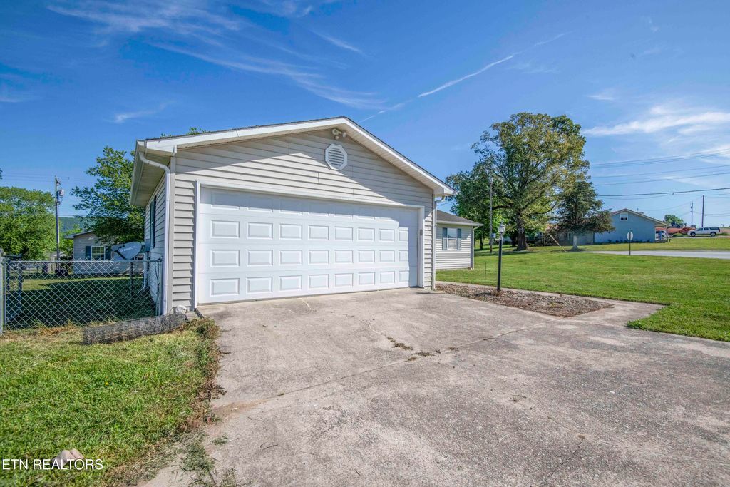 Photo of 1104 Swan Pond Circle Rd, Harriman, TN 37748 (MLS # 1339815)