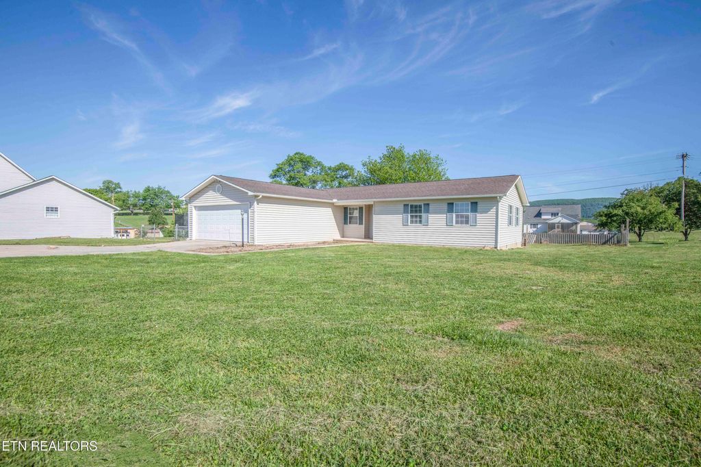 Photo of 1104 Swan Pond Circle Rd, Harriman, TN 37748 (MLS # 1339815)