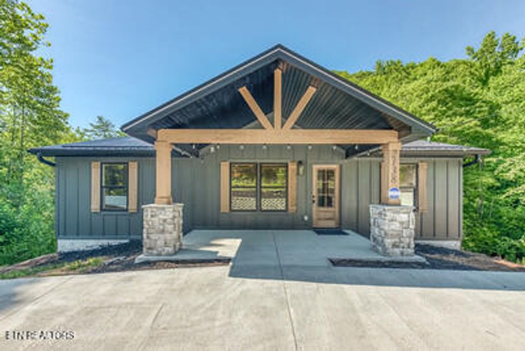 Photo of 2138 Bluff Ridge Rd, Sevierville, TN 37876 (MLS # 1345406)