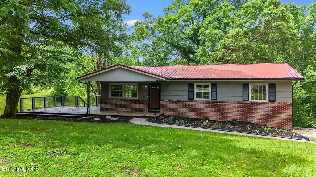 Photo of 110 Courtland Lane, Clinton, TN 37716 (MLS # 1302748)