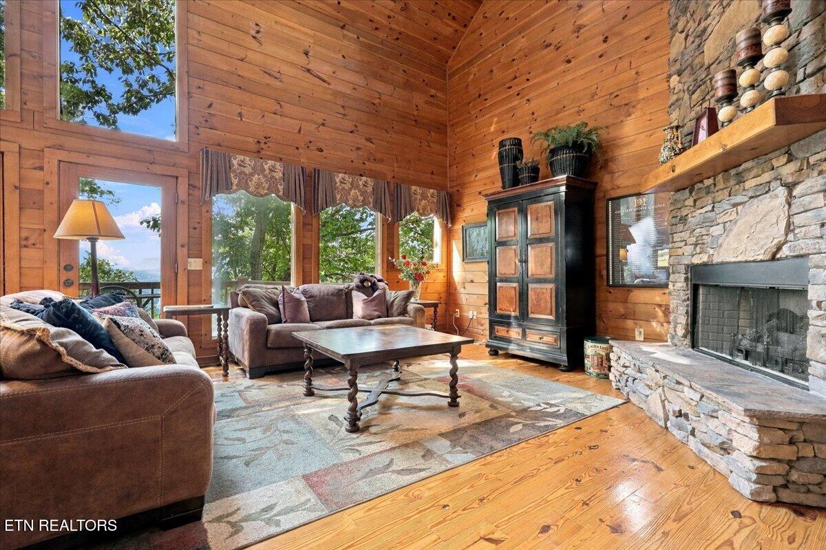 504 Twin Oak Mtn Lane
