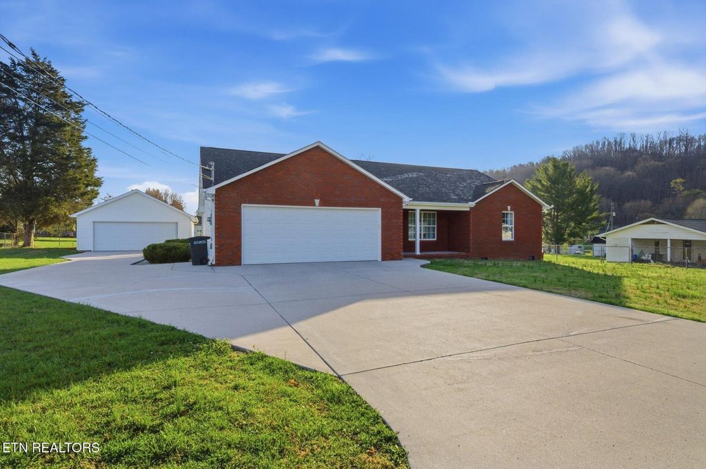 Photo of 108 Oakwood Drive, Maynardville, TN 37807 (MLS # 1332875)