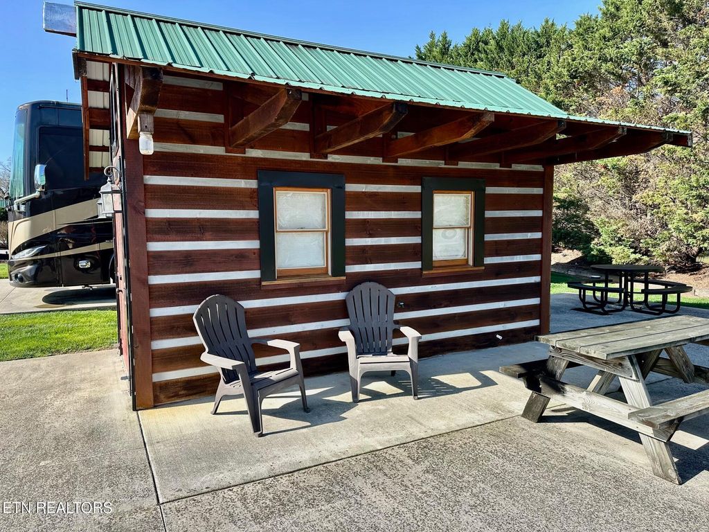 Photo of 1919 Lizi Loop Way, Sevierville, TN 37862 (MLS # 1332784)