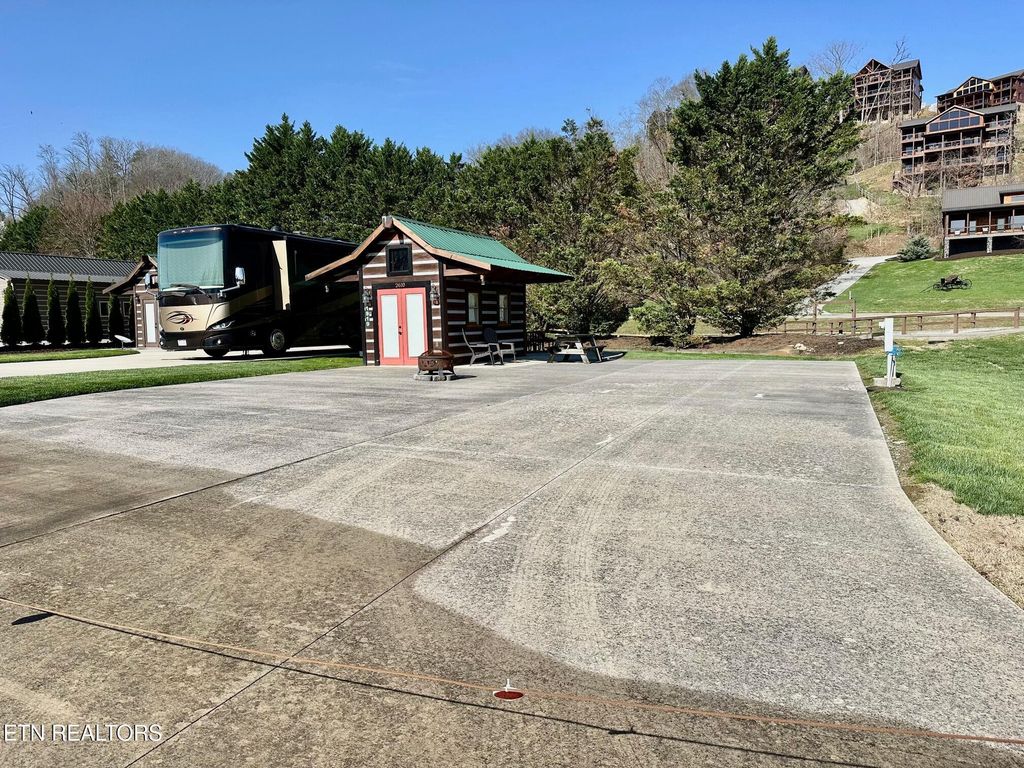 Photo of 1919 Lizi Loop Way, Sevierville, TN 37862 (MLS # 1332784)