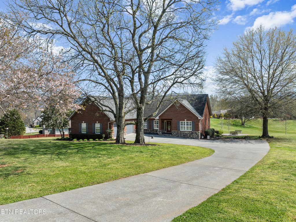 Photo of 3806 Crescent Ridge Court, Maryville, TN 37804 (MLS # 1334330)