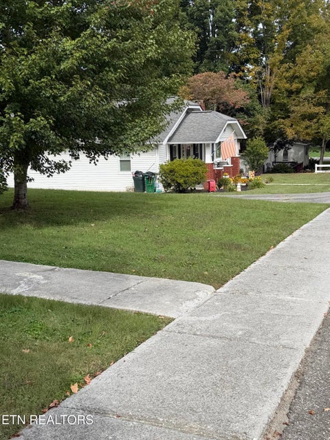 Tiny photo for 108 W Elm St, LaFollette, TN 37766 (MLS # 1358435)