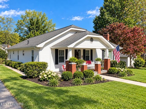 Photo of 108 W Elm St, LaFollette, TN 37766 (MLS # 1358435)