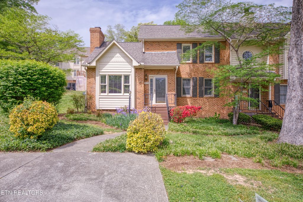 Photo of 915 Miles Court, Knoxville, TN 37923 (MLS # 1336636)