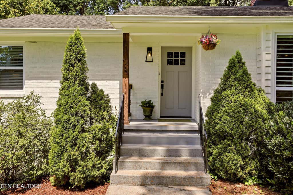 Photo of 814 Fairfield Rd, Knoxville, TN 37919 (MLS # 1351083)