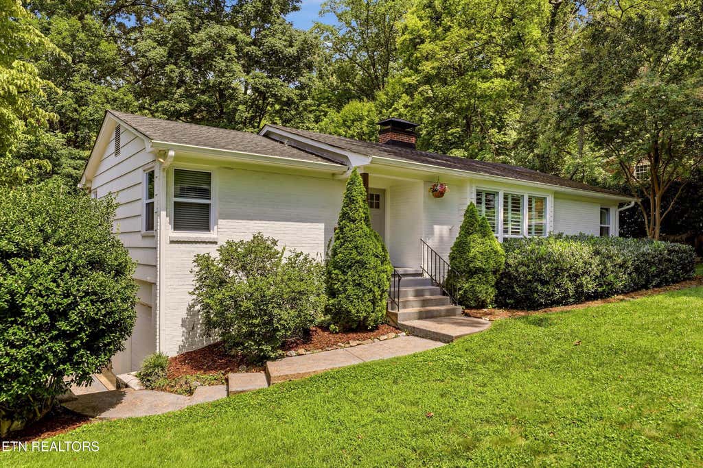 Photo of 814 Fairfield Rd, Knoxville, TN 37919 (MLS # 1351083)