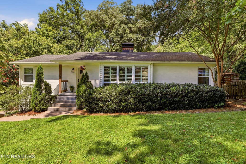 Photo of 814 Fairfield Rd, Knoxville, TN 37919 (MLS # 1351083)