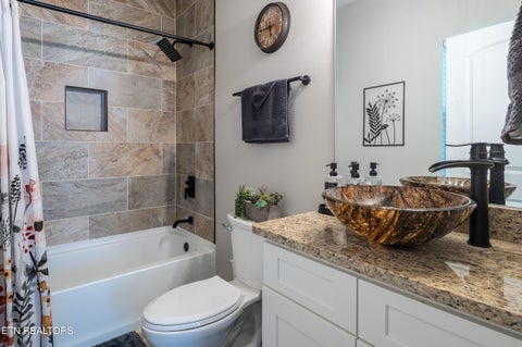 Tiny photo for 406 Robinson Tr, Loudon, TN 37774 (MLS # 1347277)