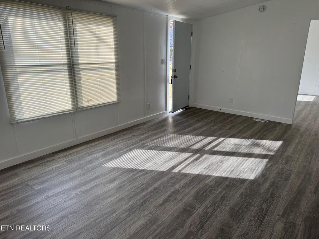 Photo of 205 Royal St, Clinton, TN 37716 (MLS # 1322374)