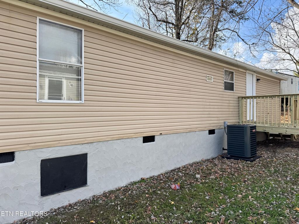 Photo of 205 Royal St, Clinton, TN 37716 (MLS # 1322374)