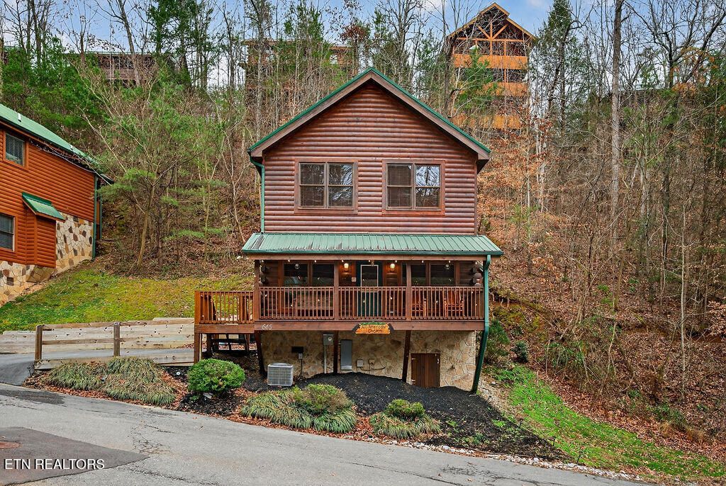 Photo of 645 Chickasaw Gap Way, Pigeon Forge, TN 37863 (MLS # 1326713)