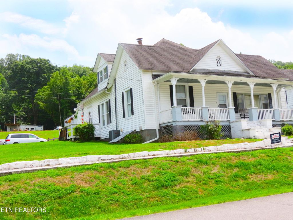 Photo of 313 W Spring St, Oliver Springs, TN 37840 (MLS # 1271744)