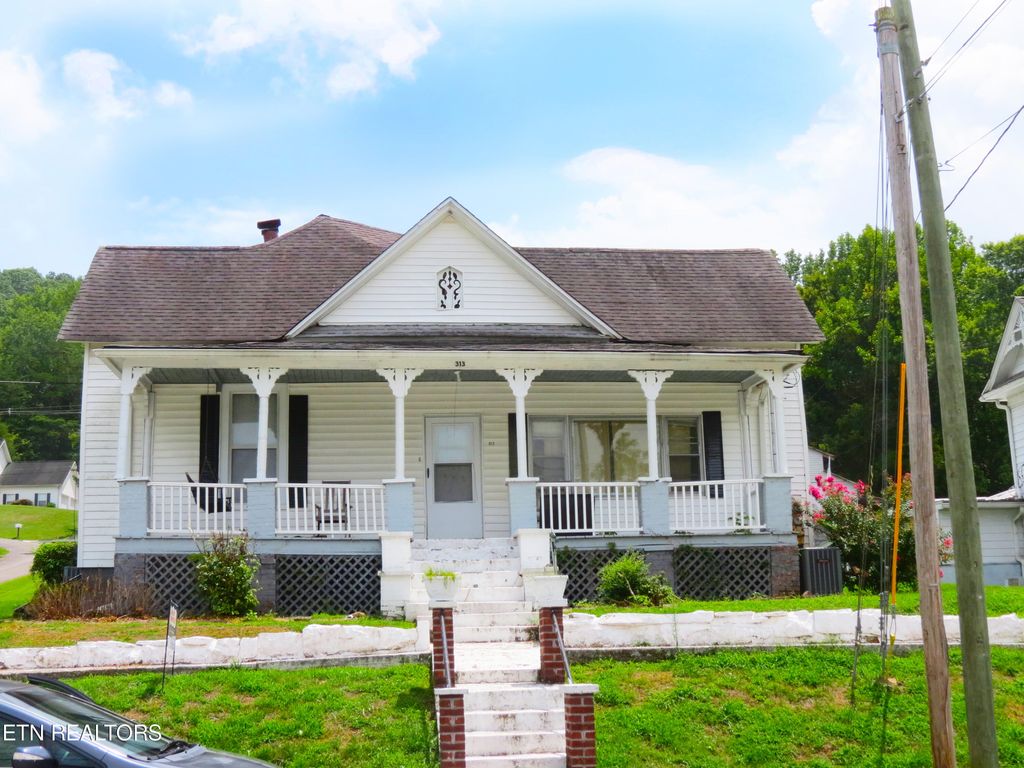 Photo of 313 W Spring St, Oliver Springs, TN 37840 (MLS # 1271744)