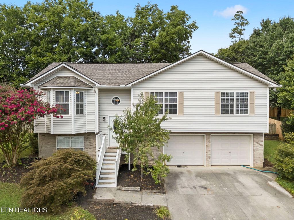Photo of 7447 Twin Brooks Blvd, Knoxville, TN 37918 (MLS # 1331108)