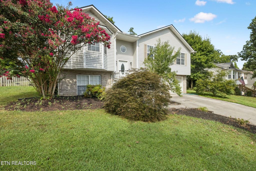 Photo of 7447 Twin Brooks Blvd, Knoxville, TN 37918 (MLS # 1331108)