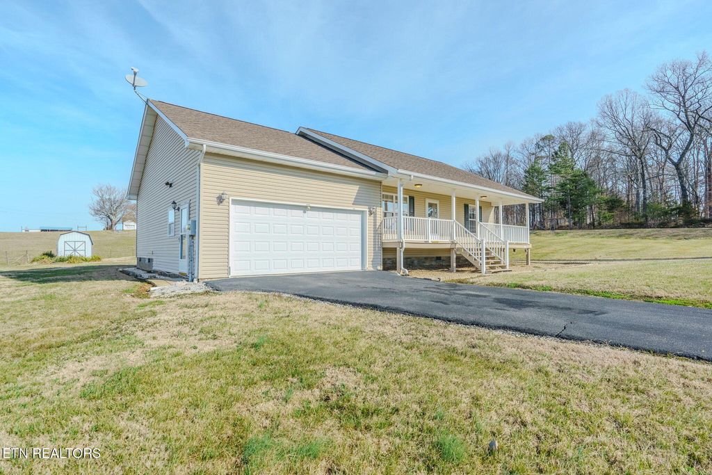 Photo of 2008 Bessie Slaton Rd, Dandridge, TN 37725 (MLS # 1330271)