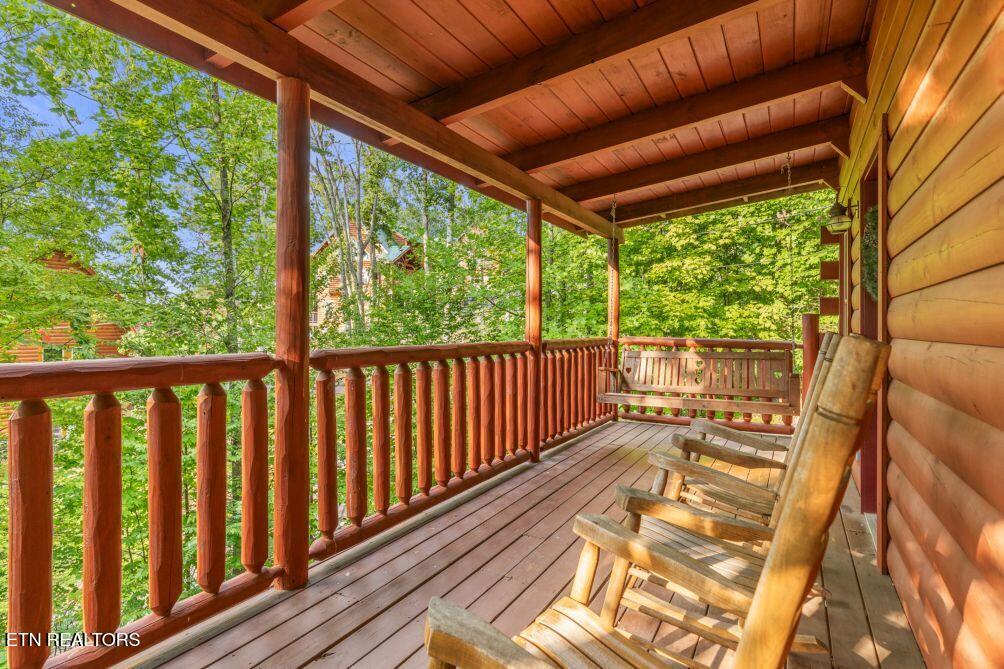 1904 Rhododendron Ln