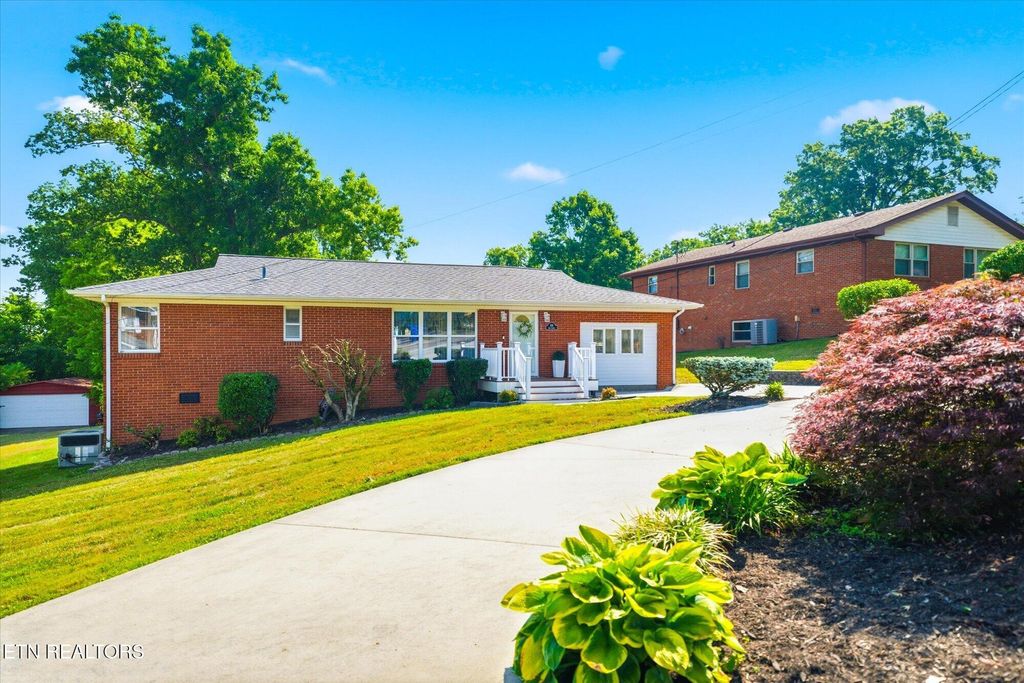 Photo of 103 Elm St, Clinton, TN 37716 (MLS # 1342217)