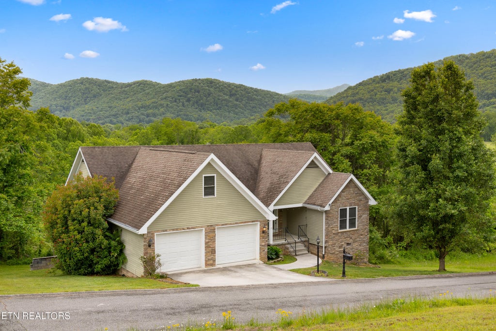 Photo of 212 Poppy Hill Lane, LaFollette, TN 37766 (MLS # 1346509)