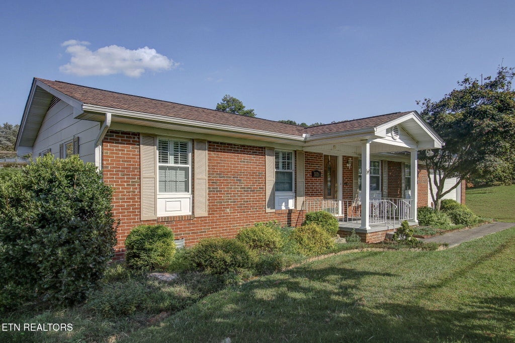 Photo of 3726 Cherrylog Rd, Knoxville, TN 37921 (MLS # 1356448)