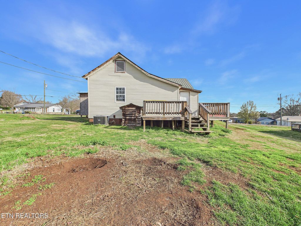 Photo of 605 Bennett St, Sweetwater, TN 37874 (MLS # 1333459)