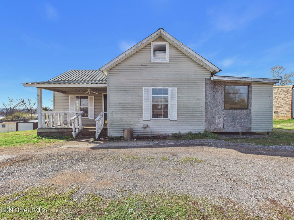 Photo of 605 Bennett St, Sweetwater, TN 37874 (MLS # 1333459)