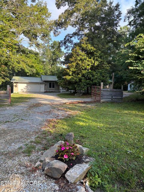 Photo of 975 Lawson Rd, Crossville, TN 38571 (MLS # 1347403)