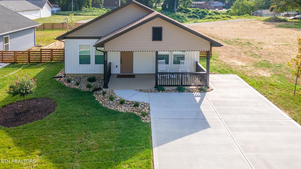 Photo of 205 Kingwood Rd, Knoxville, TN 37918 (MLS # 1324093)