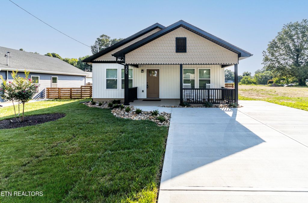 Photo of 205 Kingwood Rd, Knoxville, TN 37918 (MLS # 1324093)