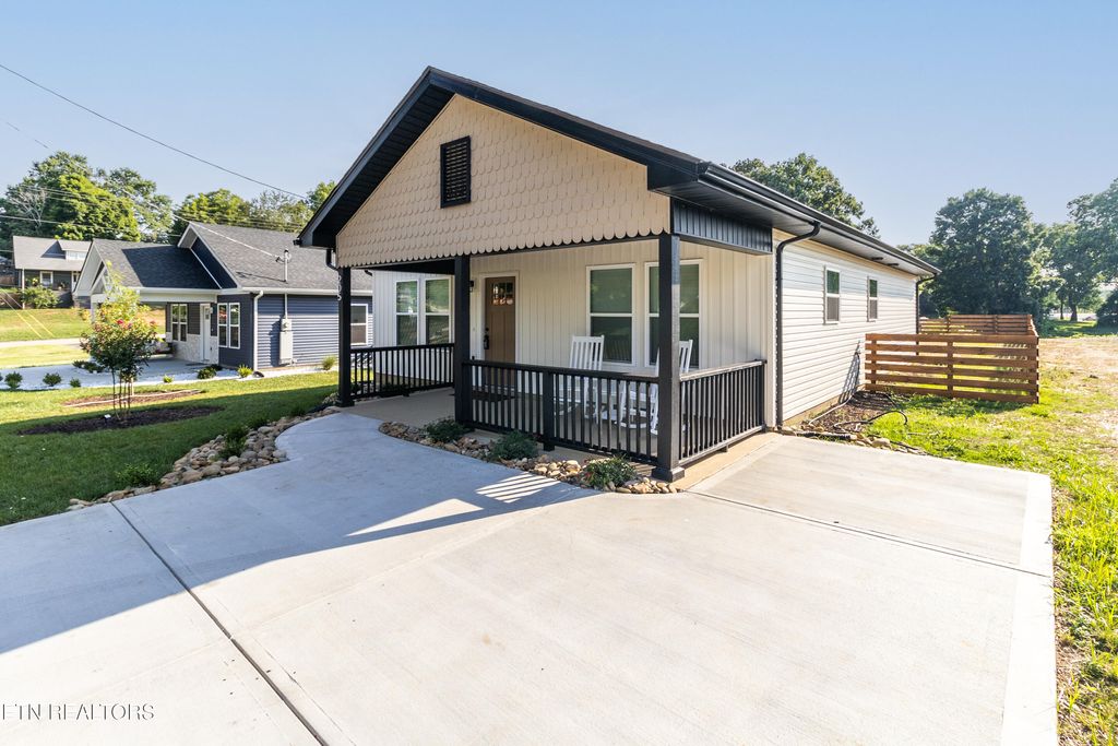 Photo of 205 Kingwood Rd, Knoxville, TN 37918 (MLS # 1324093)