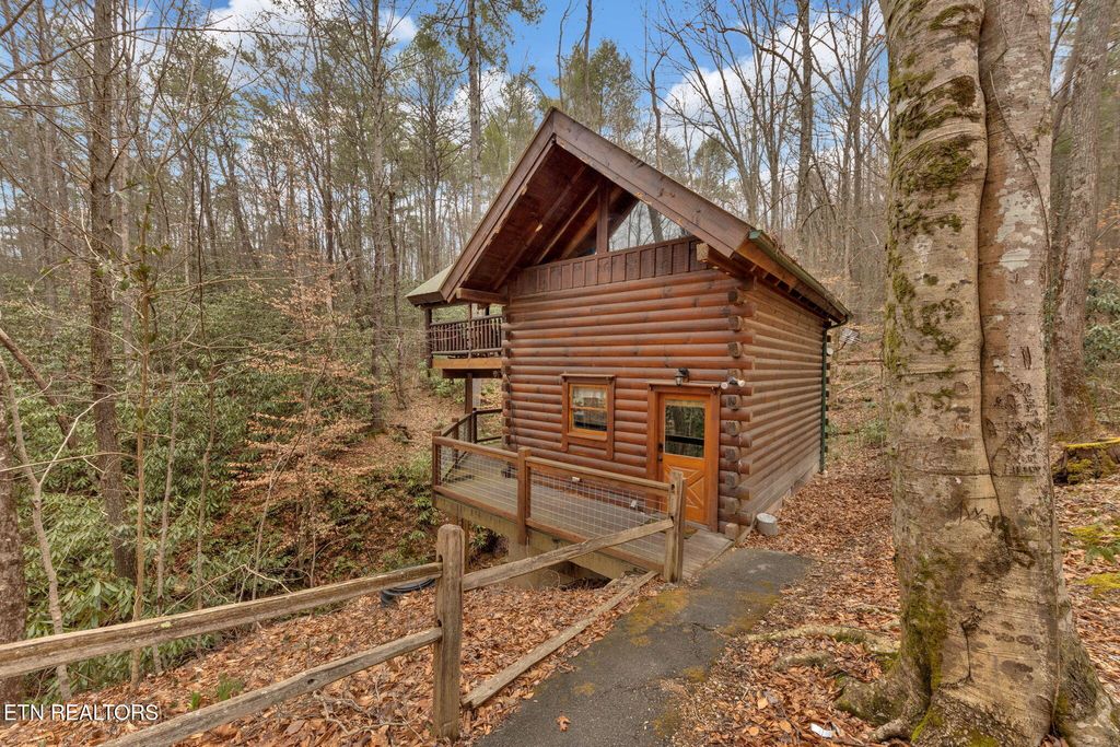 Photo of 3114 Brothers Way, Sevierville, TN 37862 (MLS # 1316840)