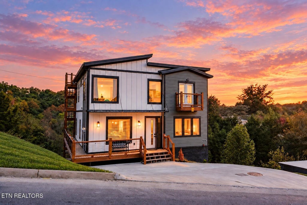 Photo of 752 Bullwinkle Way Way, Sevierville, TN 37862 (MLS # 1360420)