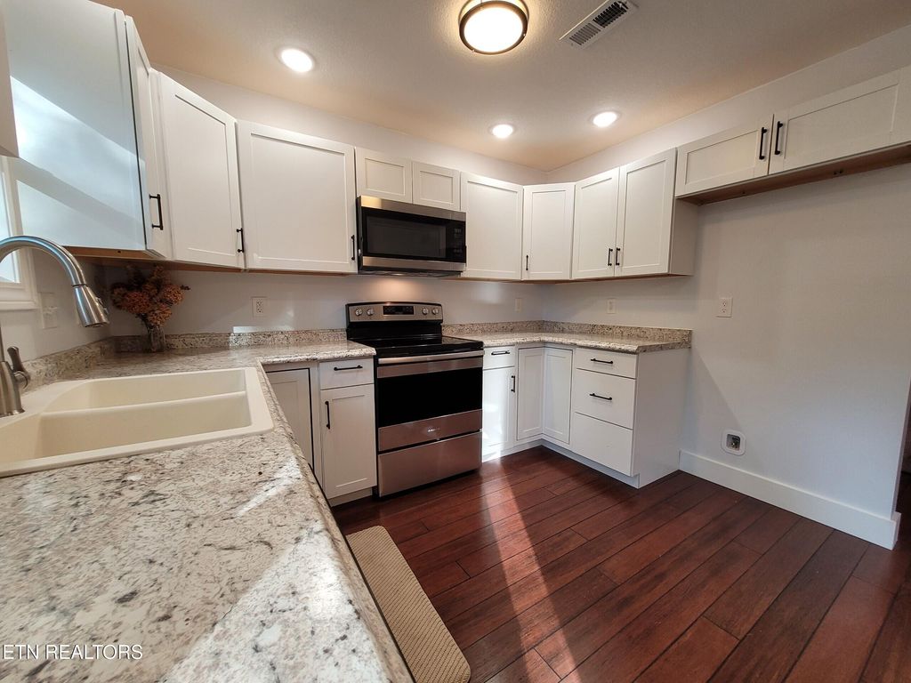 Photo of 121 Goucher Circle, Oak Ridge, TN 37830 (MLS # 1317623)