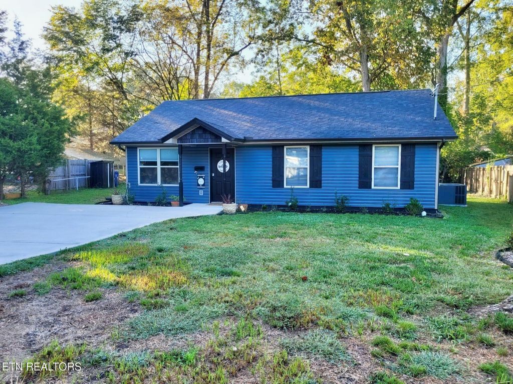 Photo of 121 Goucher Circle, Oak Ridge, TN 37830 (MLS # 1317623)