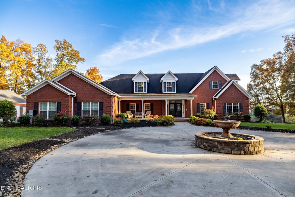 Photo of 376 Thornton Drive, Lenoir City, TN 37772 (MLS # 1321194)
