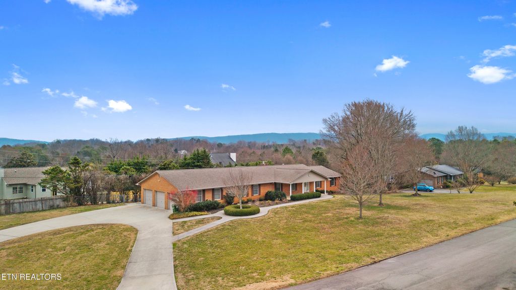 Photo of 1245 S Heritage Drive, Maryville, TN 37803 (MLS # 1331429)