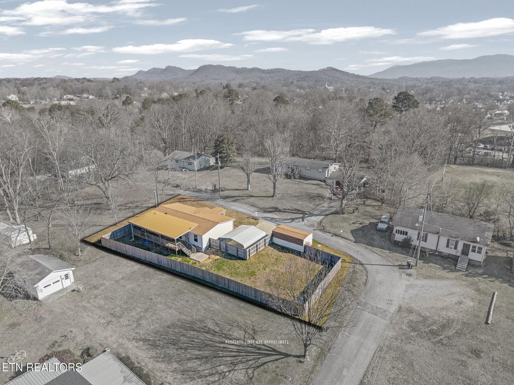 Photo of 620 Hitchcock Ave, Etowah, TN 37331 (MLS # 1331324)