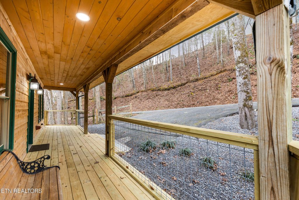 Photo of 1040 Laurel Rd, Townsend, TN 37882 (MLS # 1307385)